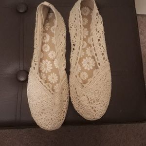 Ladies size 7  crochet  shoes
